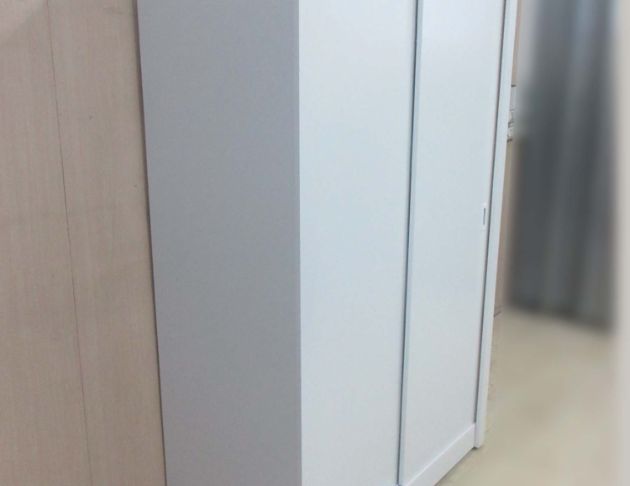 庫存新品出清 白色122公分兩門一抽衣櫃 衣物收納 滑門衣櫃 4